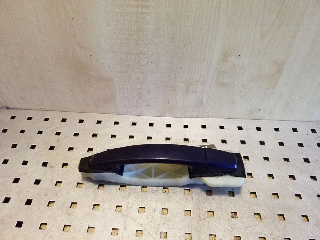 Front door exterior handle – left