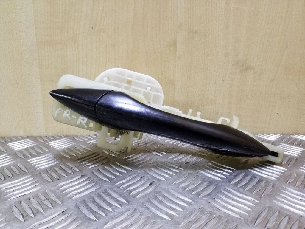 Front door exterior handle – right