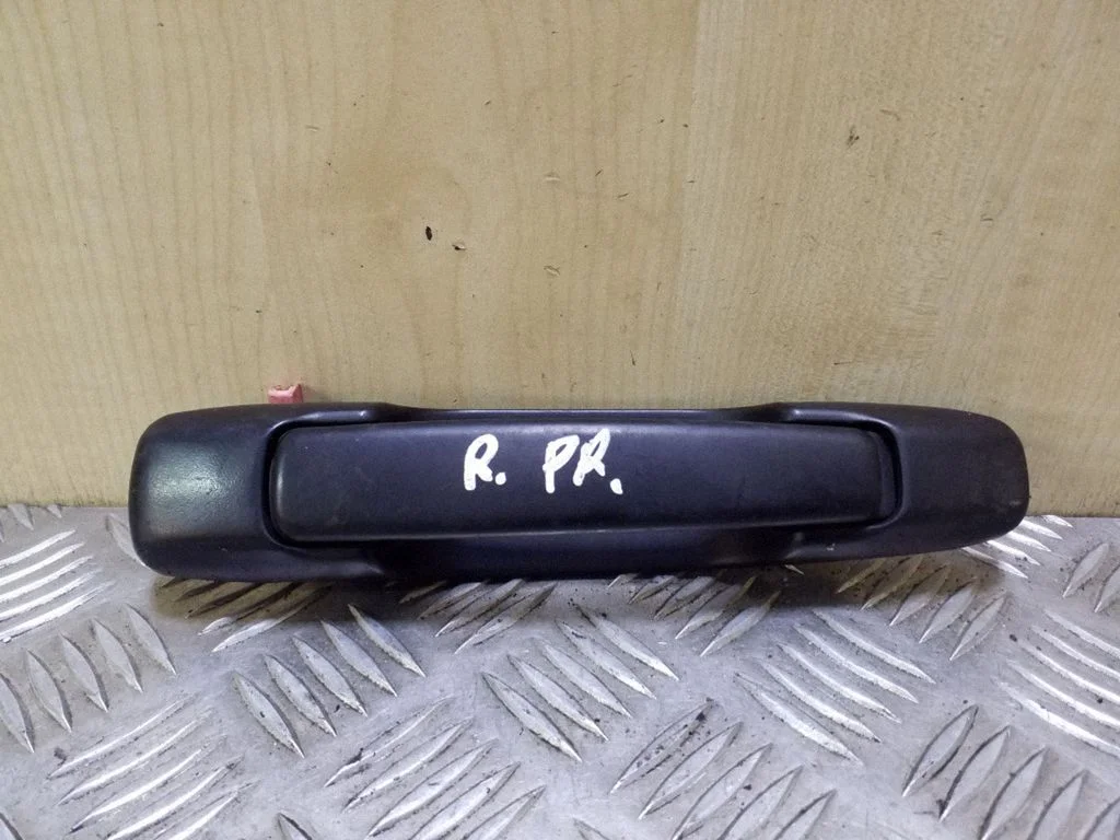 Front door exterior handle – right