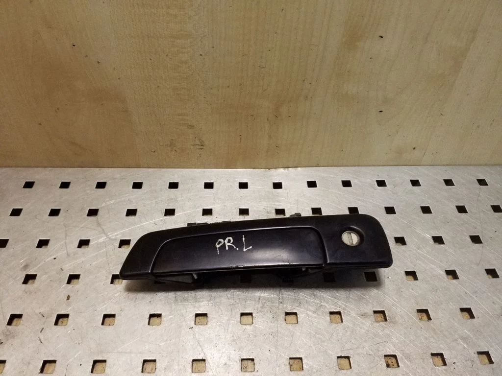 Front door exterior handle MR271867