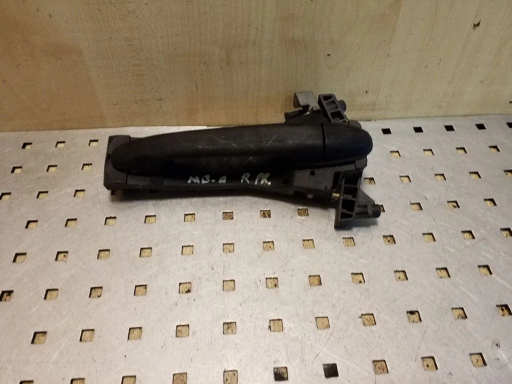 Front door exterior handle – right