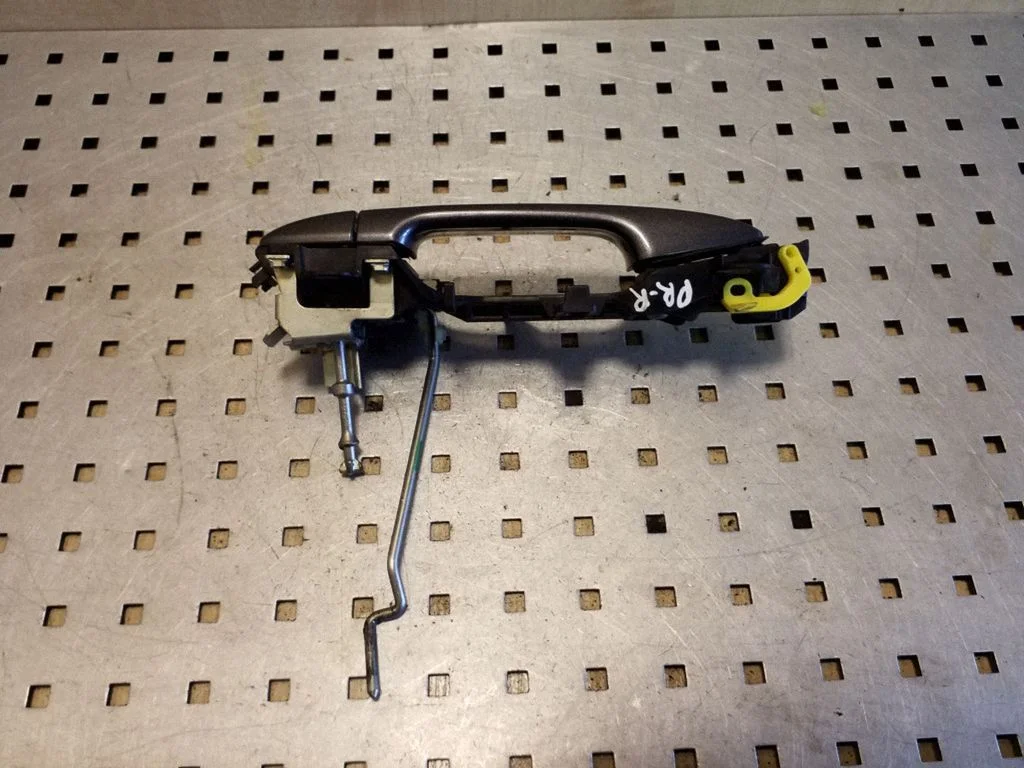 Front door exterior handle – right