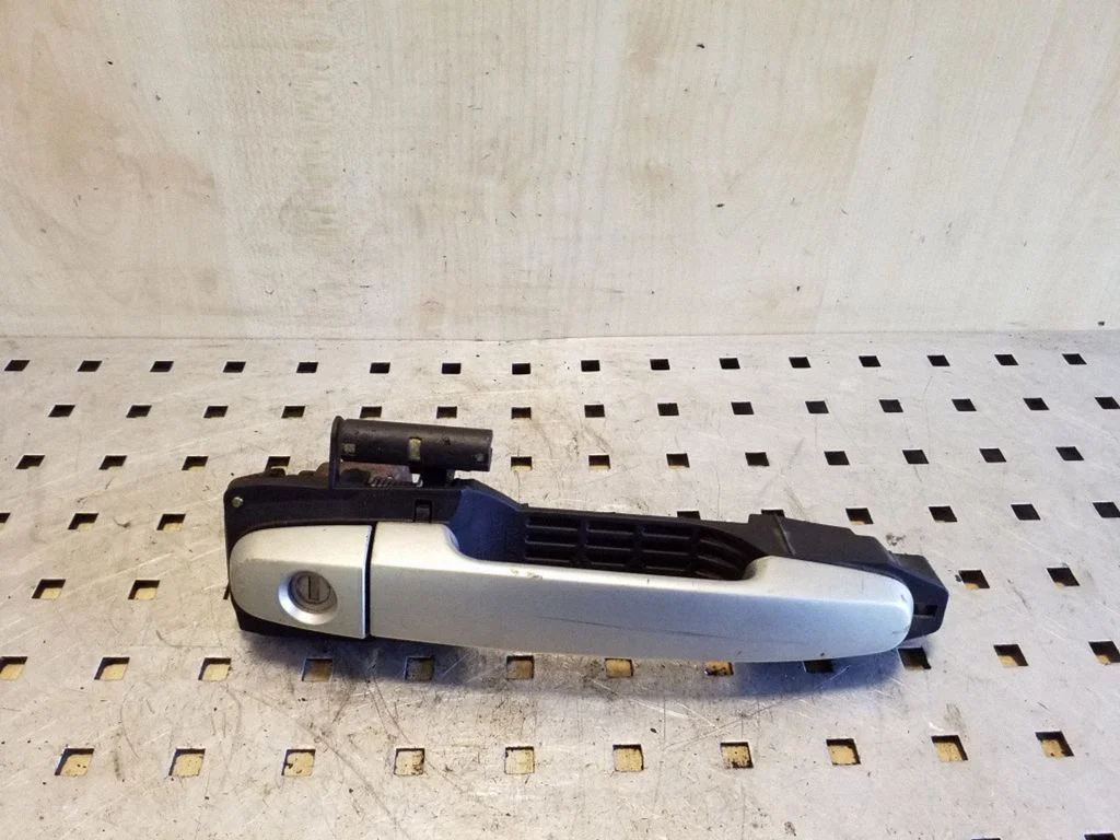 Front door exterior handle – right