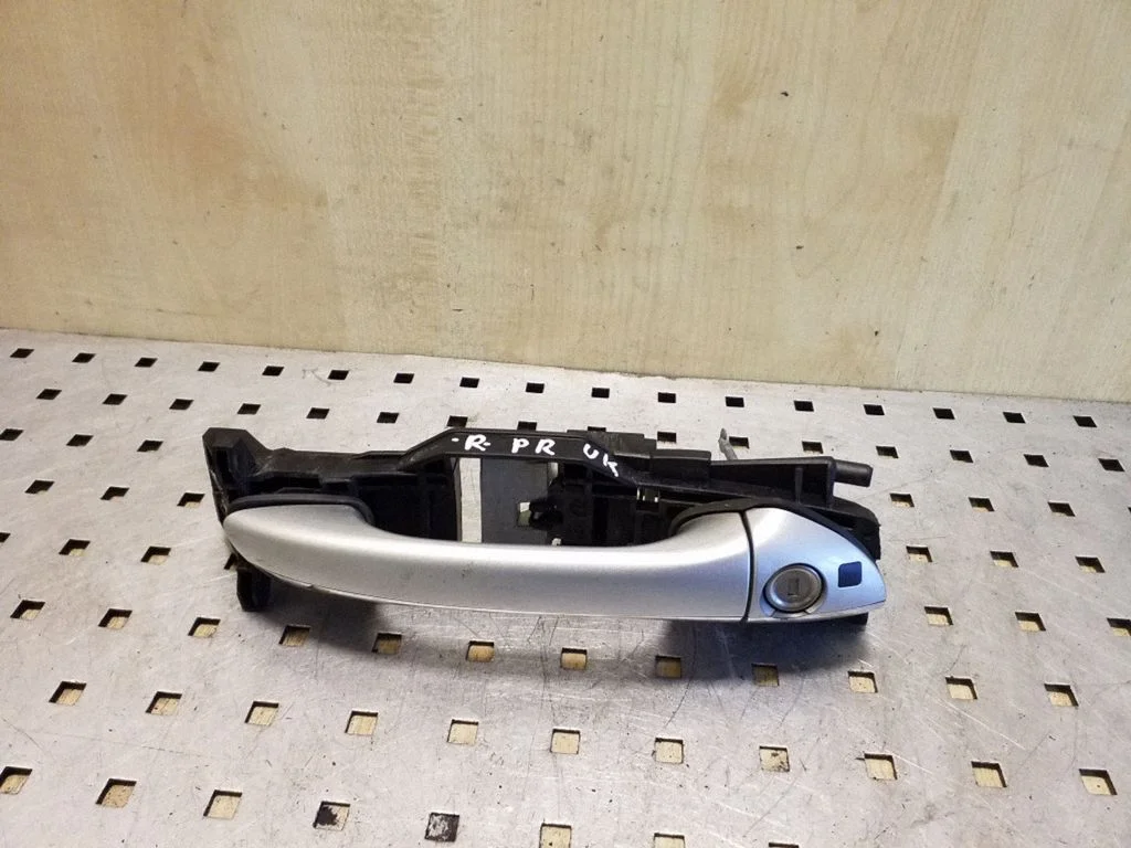 Front door exterior handle – right