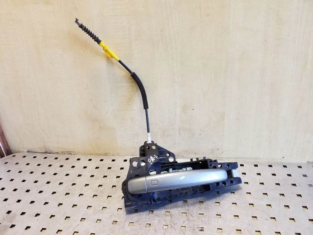 Front door exterior handle 8T0837885