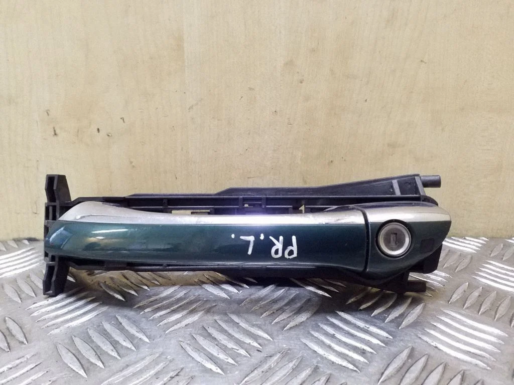 Front door exterior handle – left