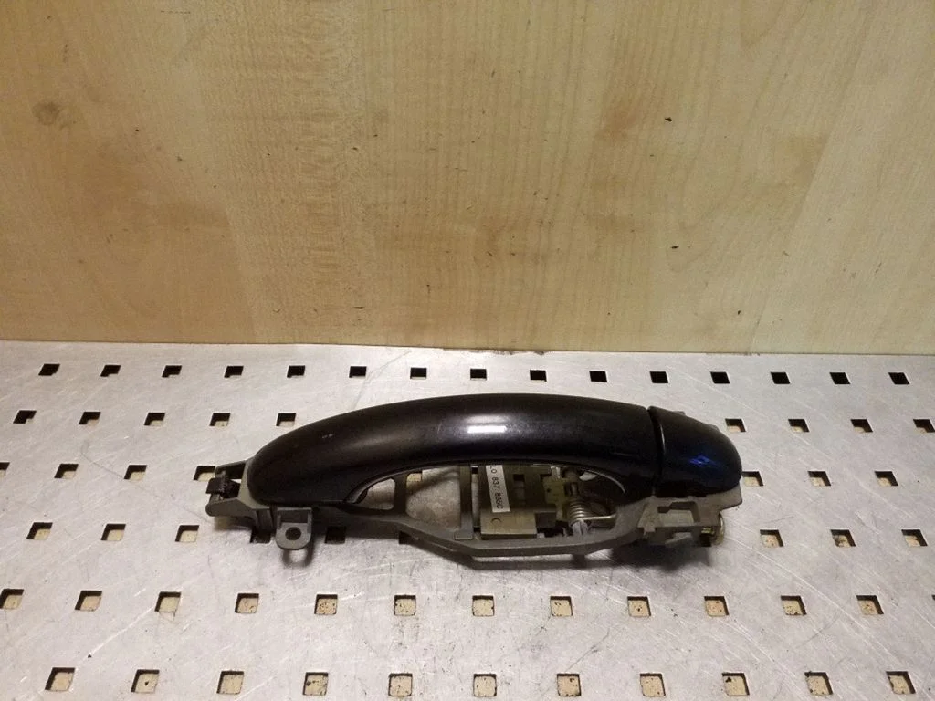 Esiukse välimine käepide 7L0837885C