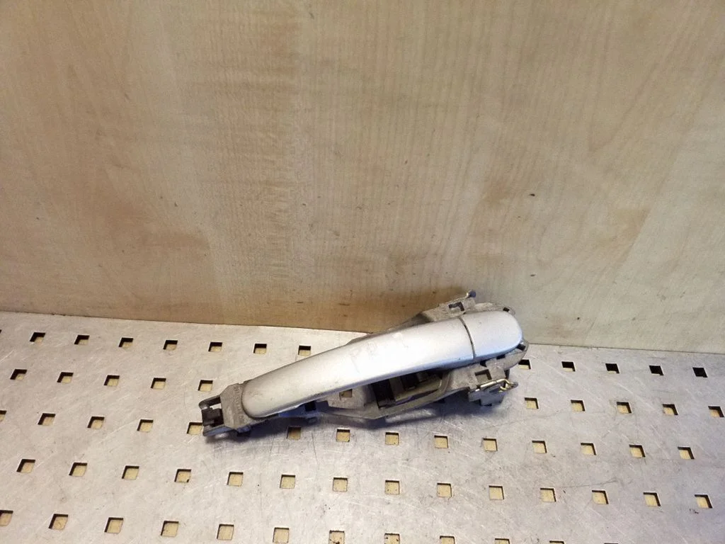 Klamka zewnętrzna drzwi przednich 3B0837885