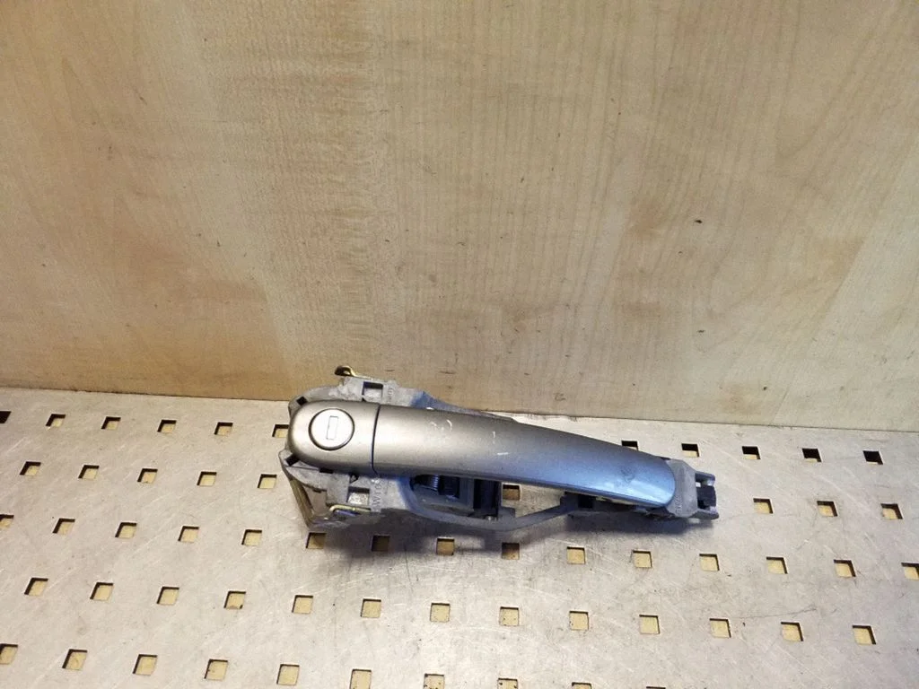 Front door exterior handle – Volkswagen Passat B5.5 (2001-2005)