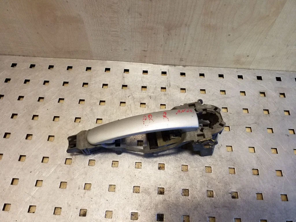 Esiukse välimine käepide 3B0837885
