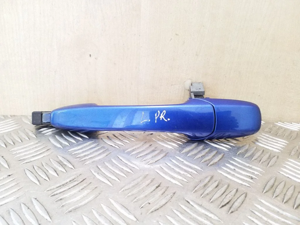 Front door exterior handle – front left