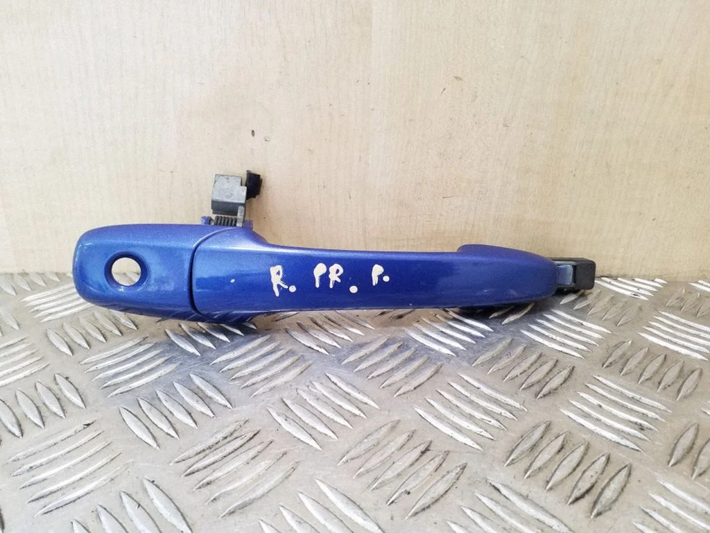 Front door exterior handle – front right