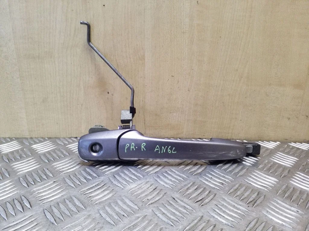 Front door exterior handle – front right
