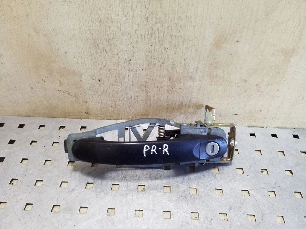 Front door exterior handle – right