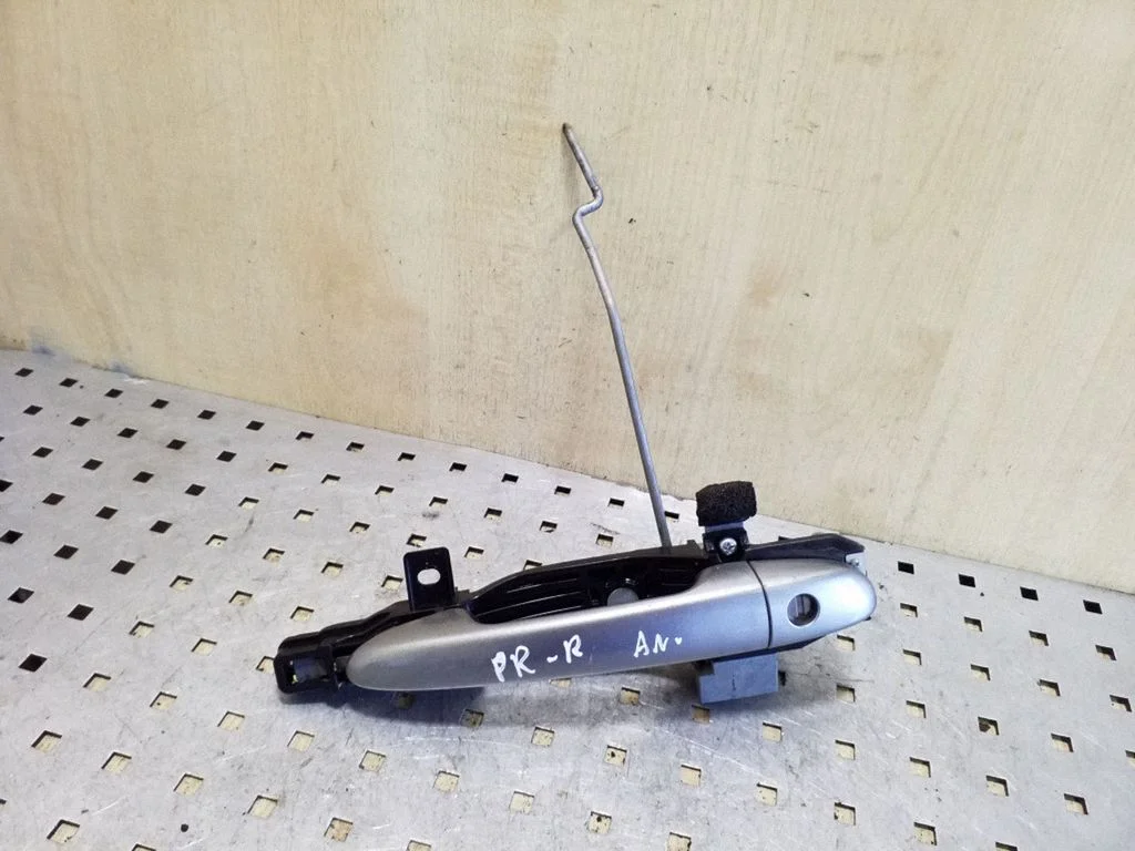 Esiukse välimine käepide – Mazda 3 II (2009-2013), parem