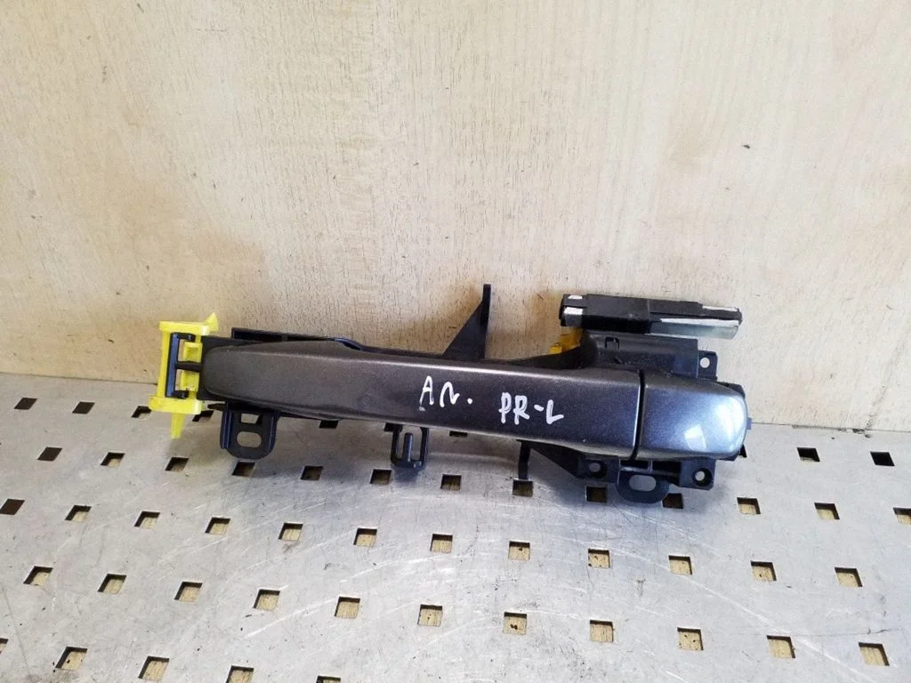 Front door exterior handle – left