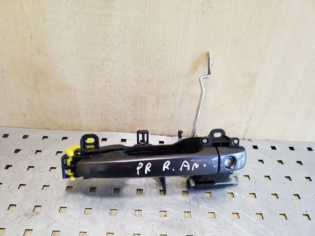 Front door exterior handle – right