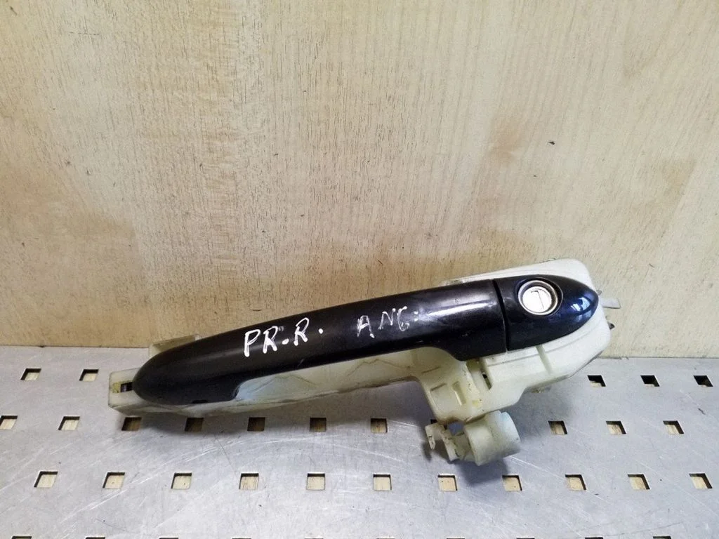 Front door exterior handle – right