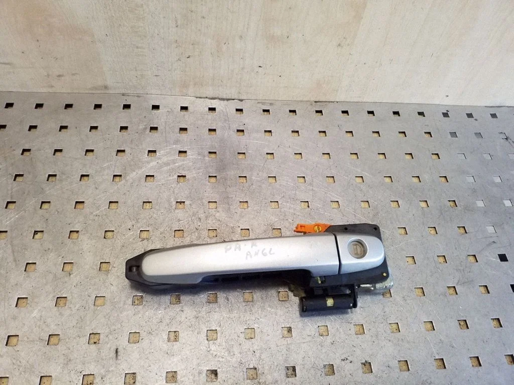 Front door exterior handle – right