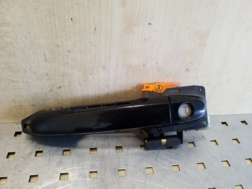 Front door exterior handle – right