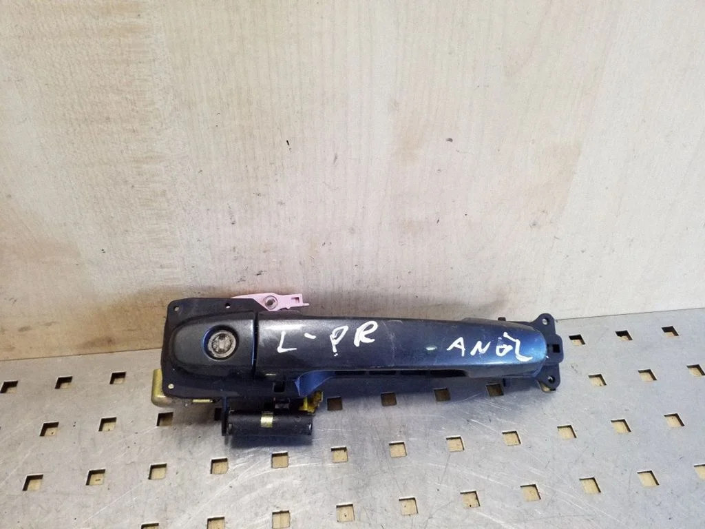 Front door exterior handle – left