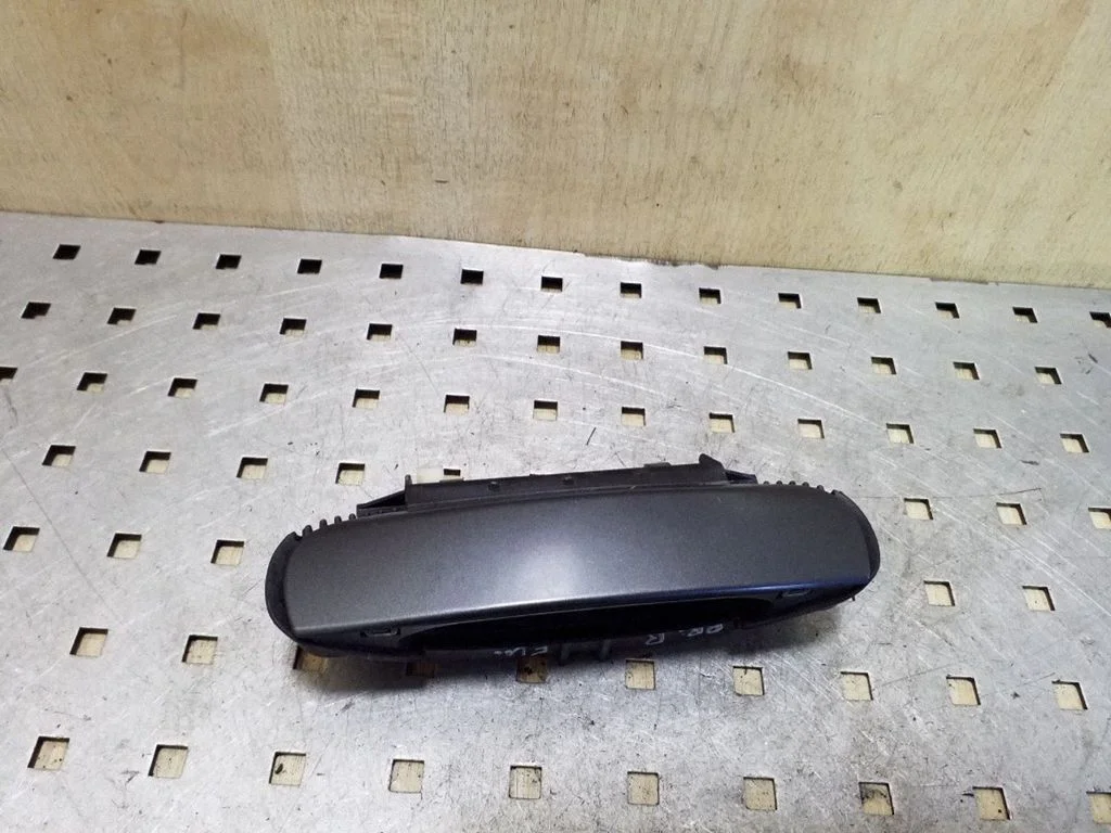 Front door exterior handle 4B0639885