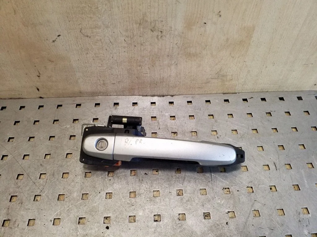 Front door exterior handle – right