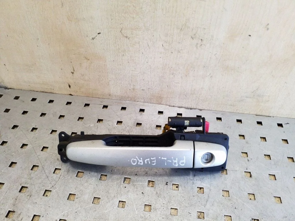 Front door exterior handle – left