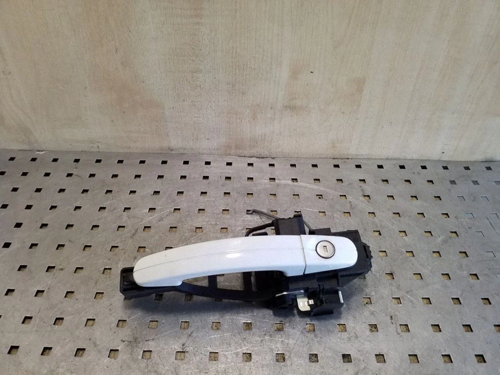 Front door exterior handle – right