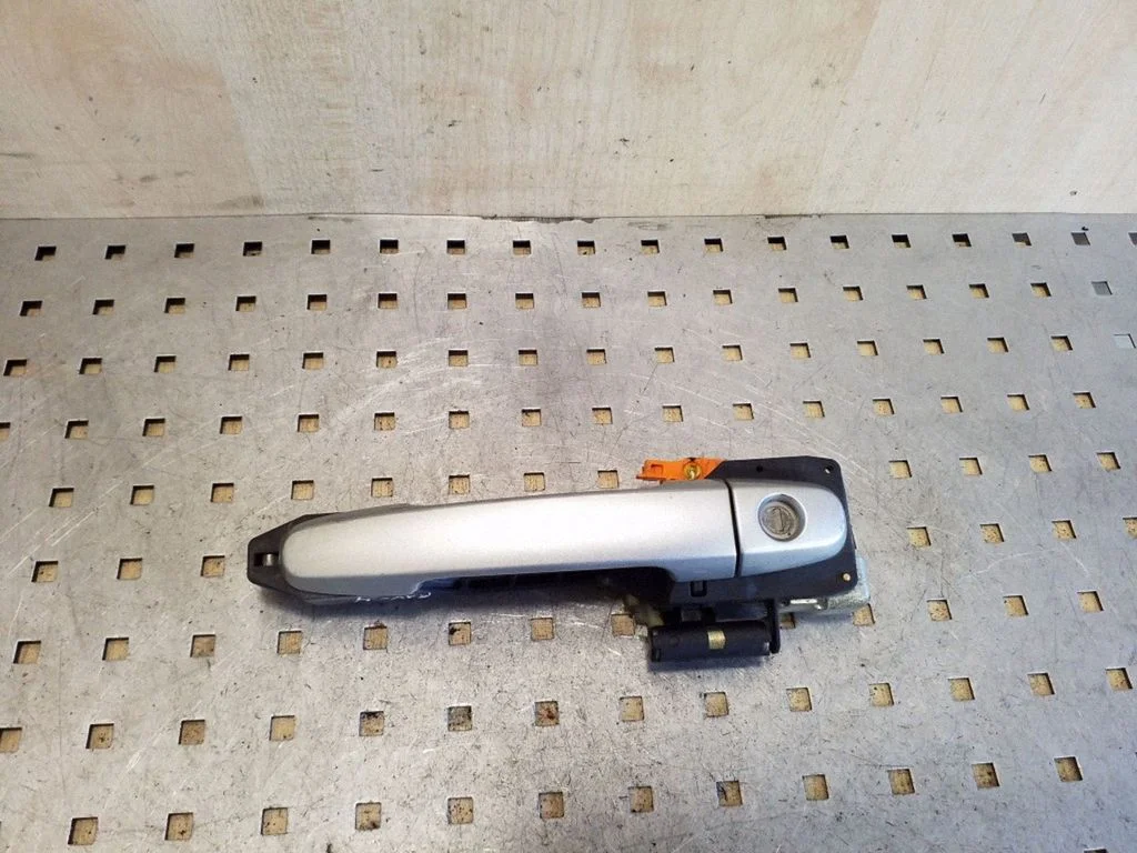 Front door exterior handle – right