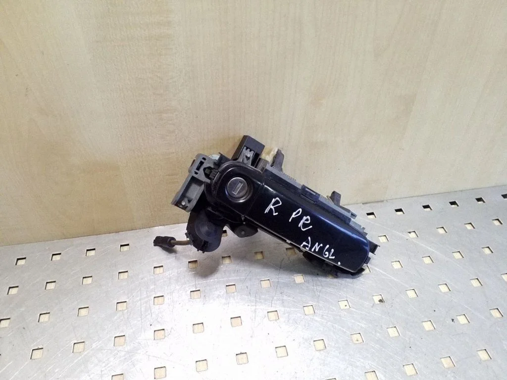 Front door exterior handle – right