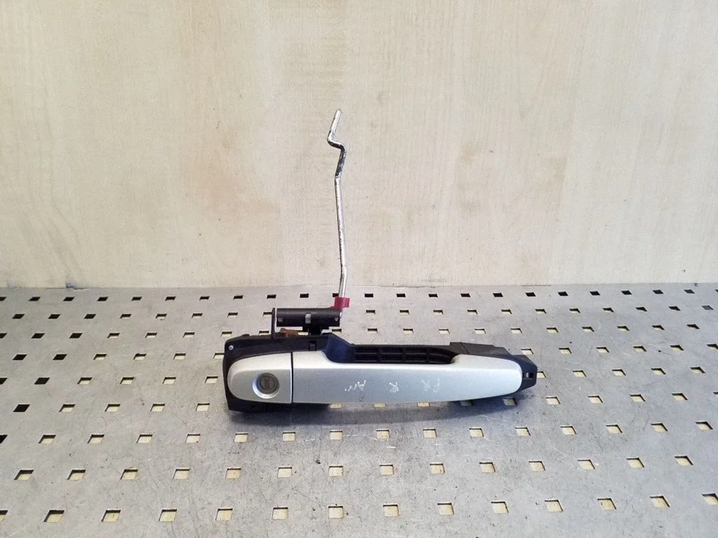 Front door exterior handle – right