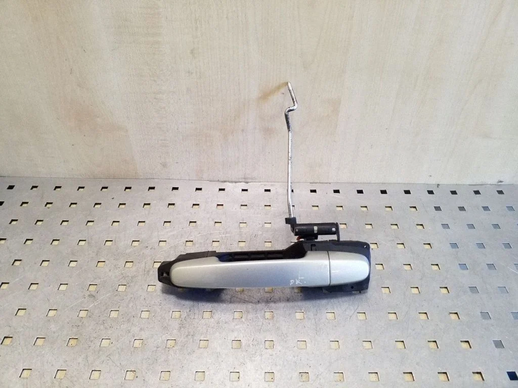 Front door exterior handle – left