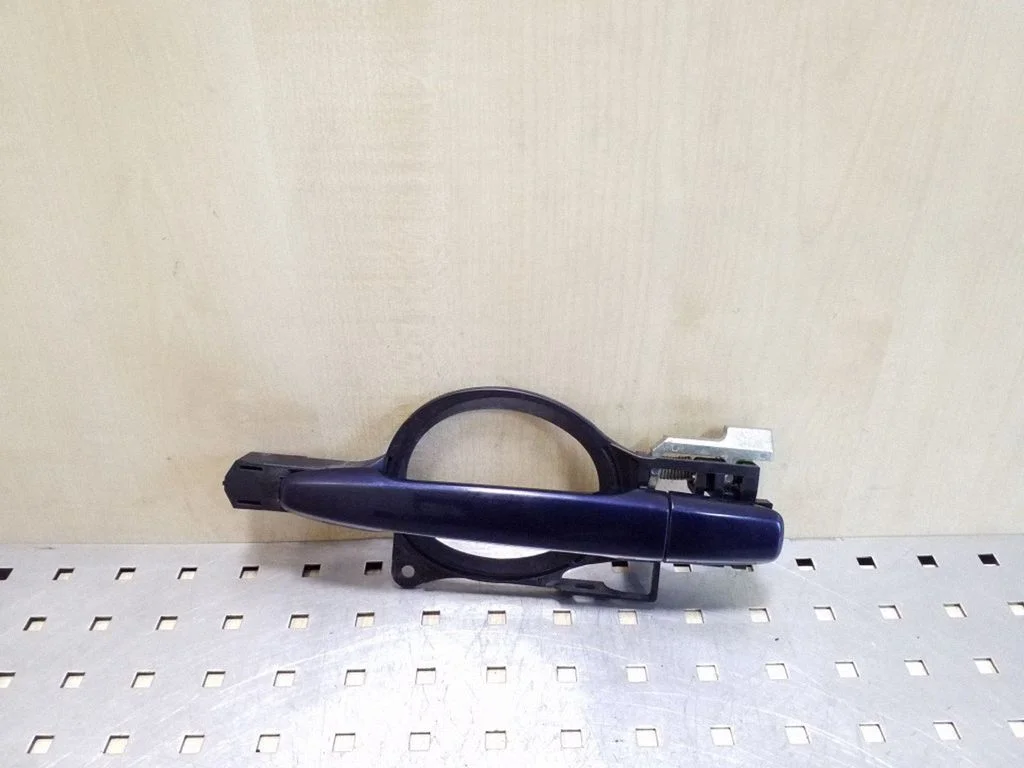 Front door exterior handle – left