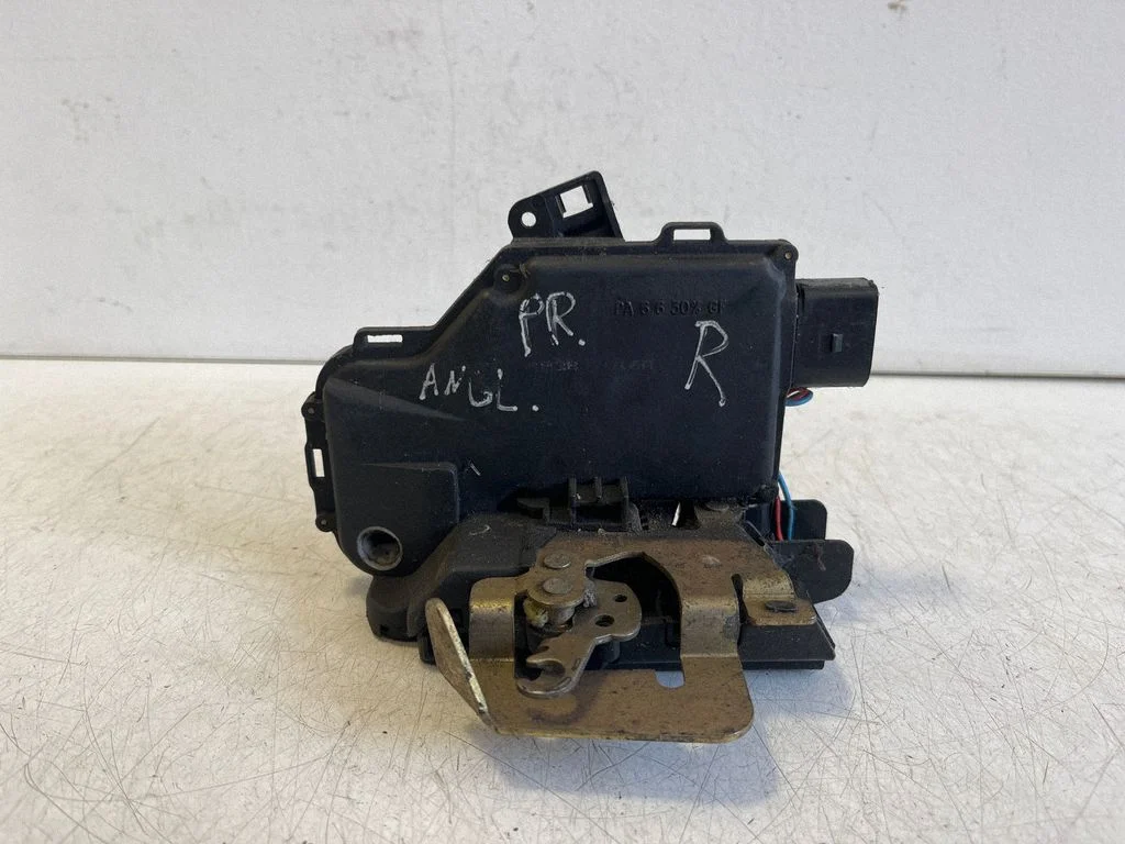 Front door lock – right