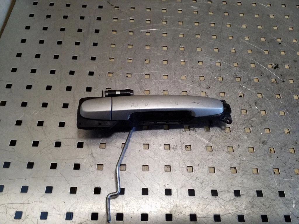 Front door exterior handle – right
