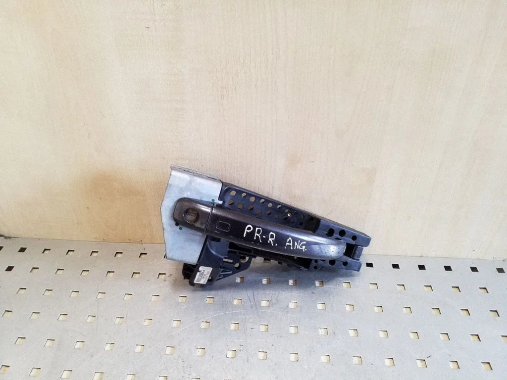 Esiukse välimine käepide 8T02837886