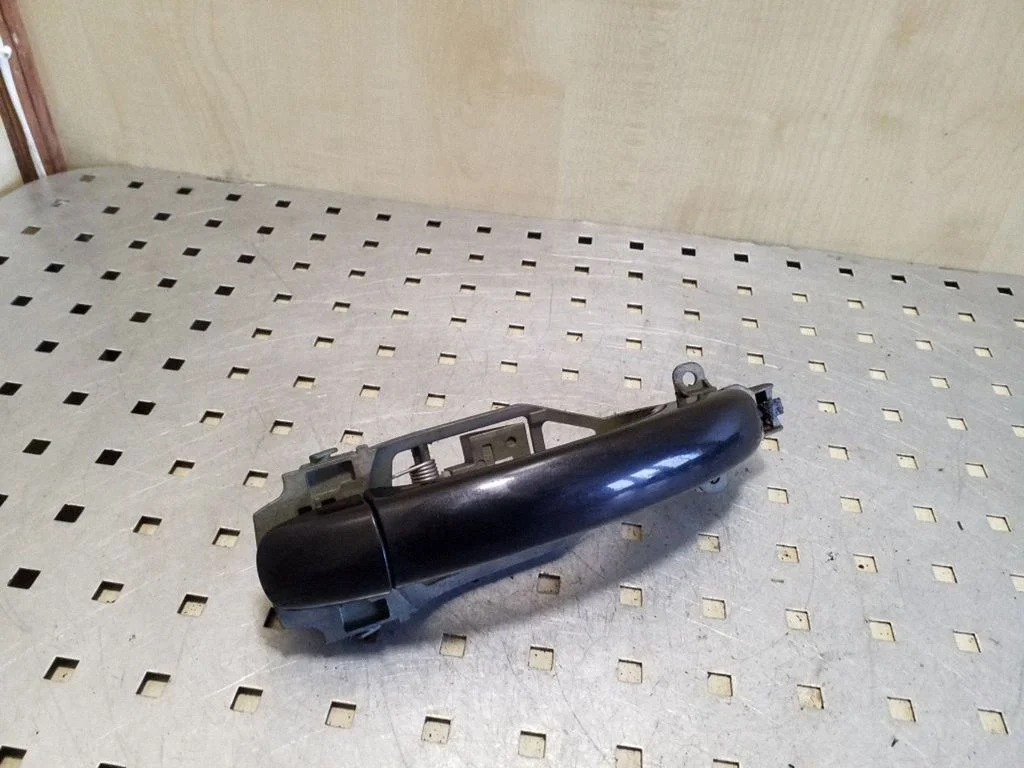 Esiukse välimine käepide 7L0837886C