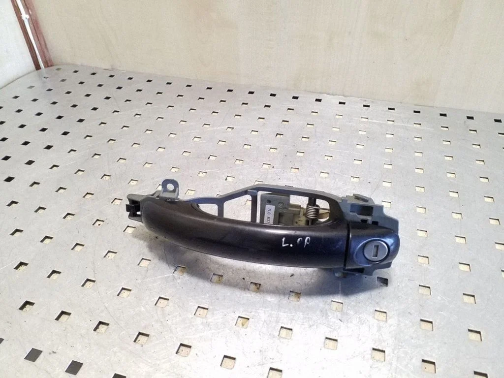 Esiukse välimine käepide 7L0837885D