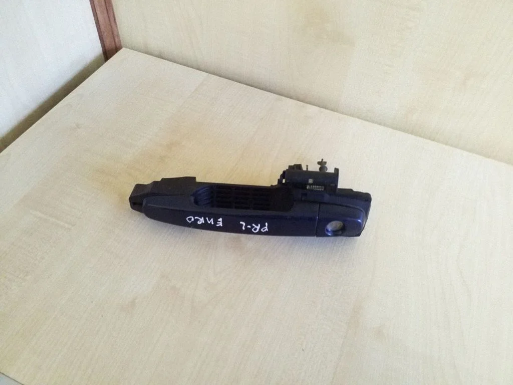 Front door exterior handle – left