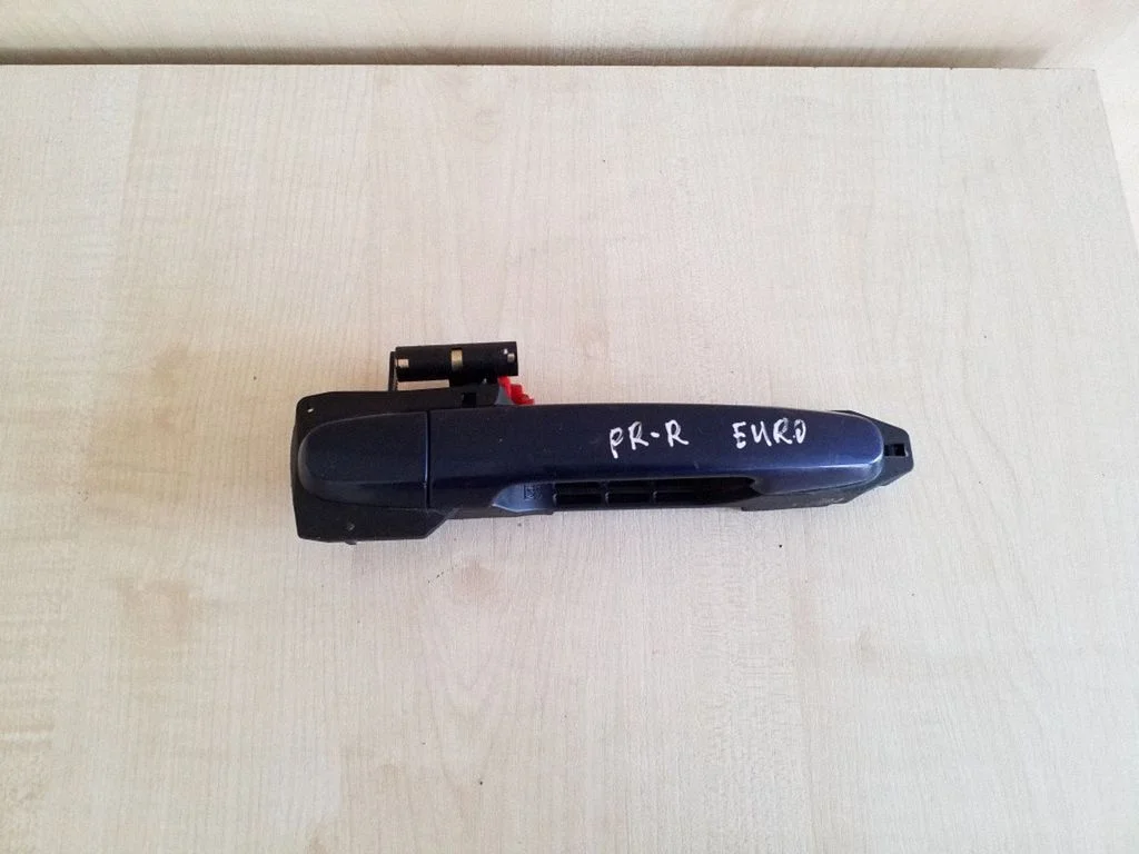Front door exterior handle – right