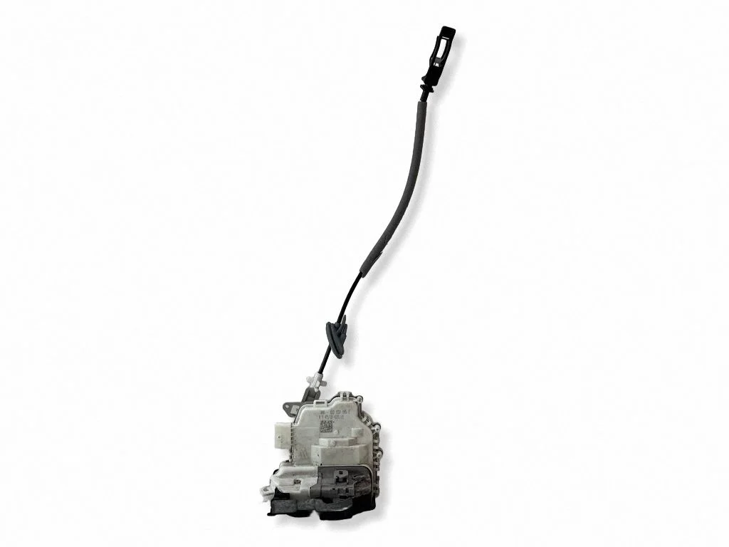 Zamek drzwi przednich 8J2837015E