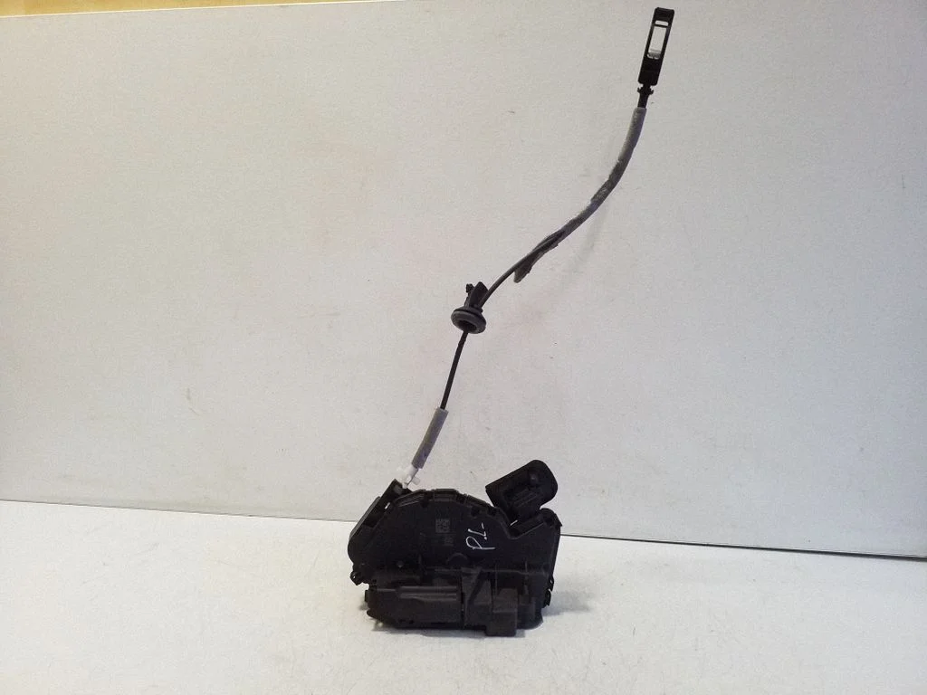 Front door lock 5TC837015