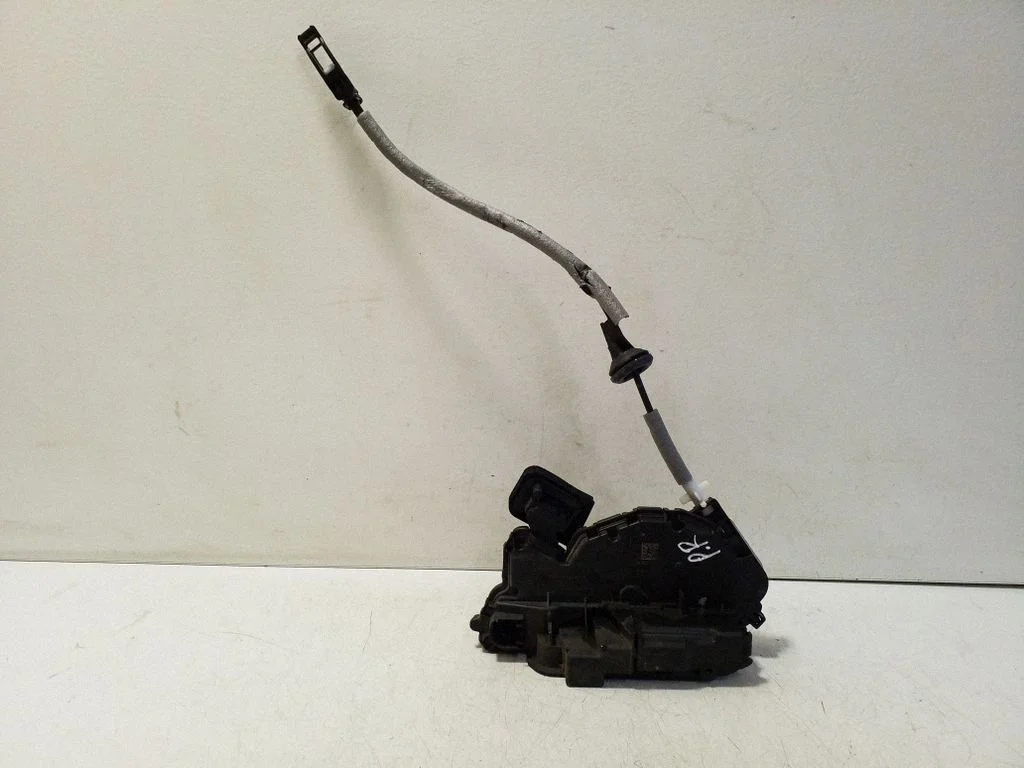 Front door lock 5TC837016