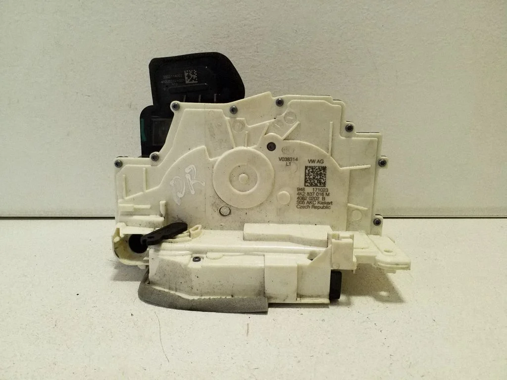 Front door lock 4K2837016M