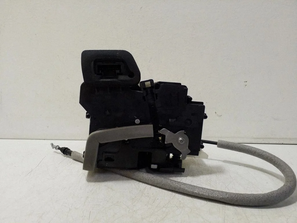 Front door lock 4K2837015M