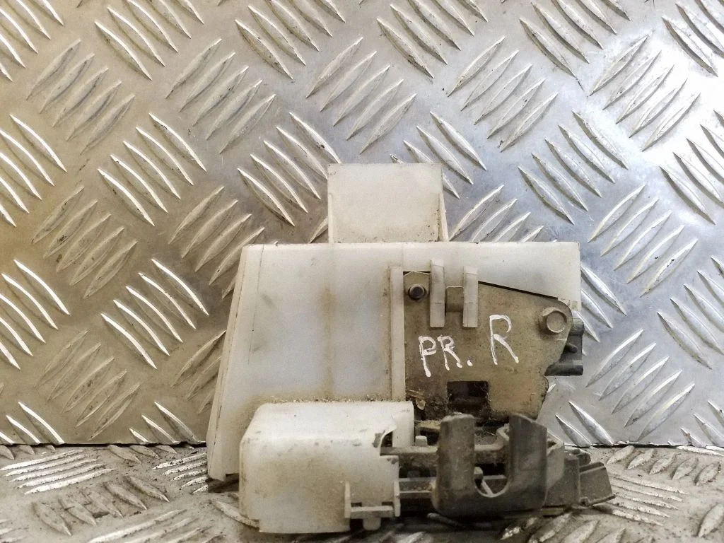 Front door lock – right