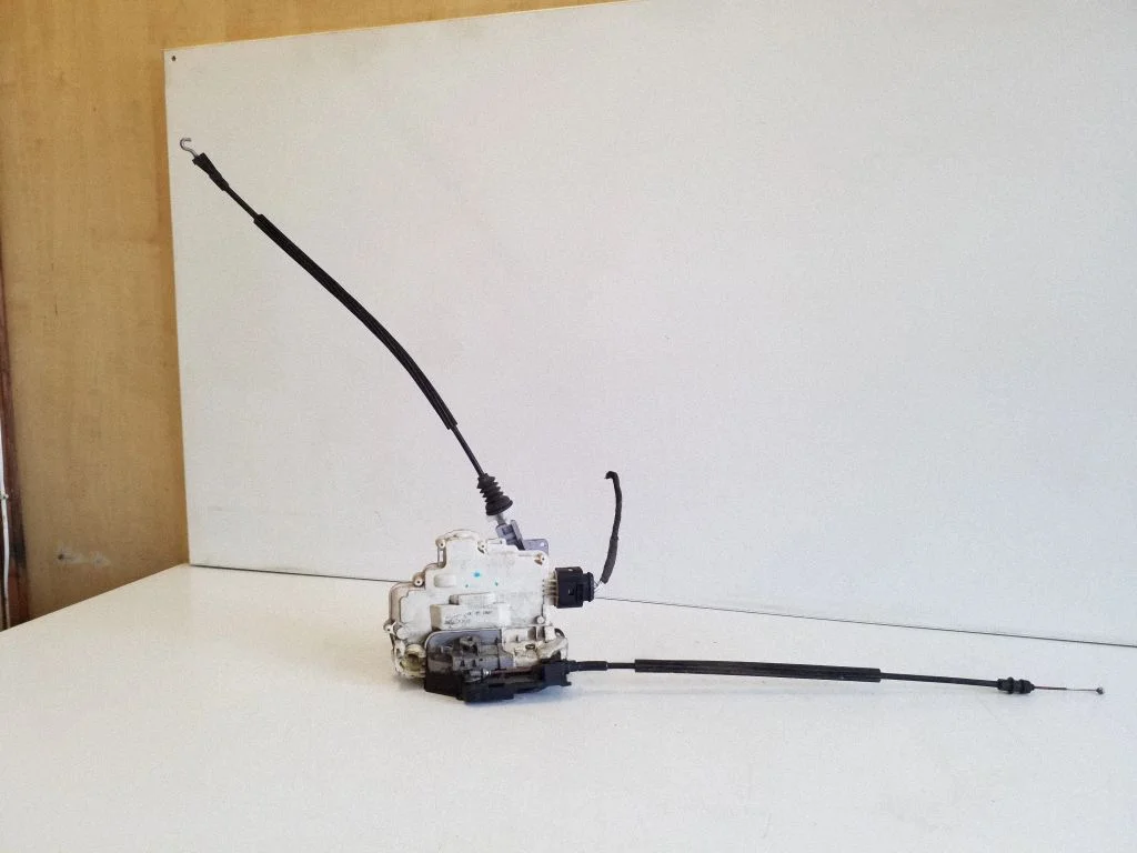 Front door lock – Volkswagen Passat B6 (2005-2010)