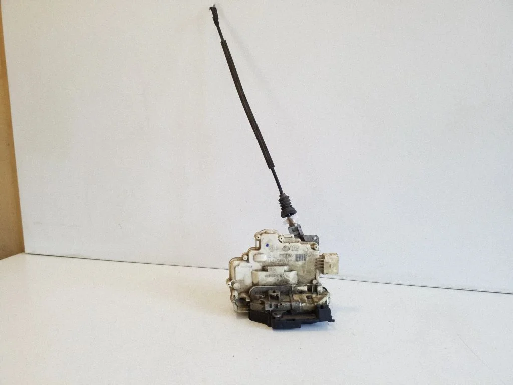 Front door lock – Volkswagen Passat B6 (2005-2010)