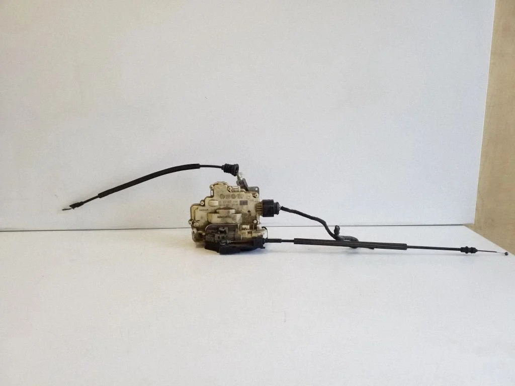 Front door lock – Volkswagen Passat B6 (2005-2010)